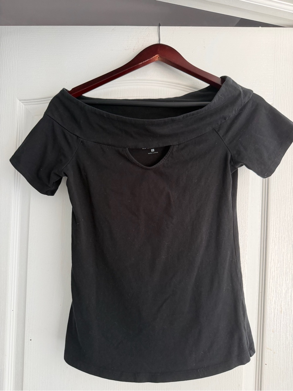 New York & Company Black Off-Shoulder Short Sleeve Top